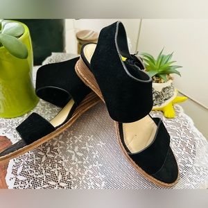 EUC Vince Camuto womens sandal suede strap size 6